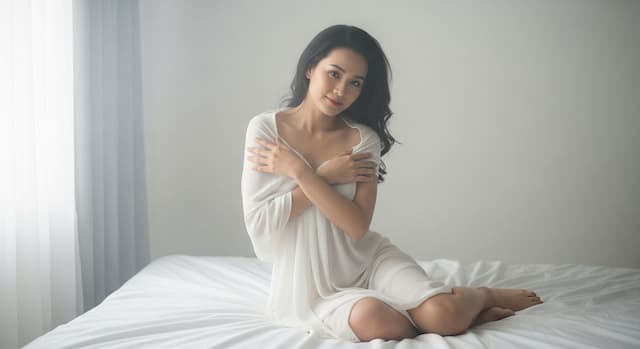 Squirting & Female Ejaculation: Sự Thật Khoa Học & Giải Mã Hiểu Lầm