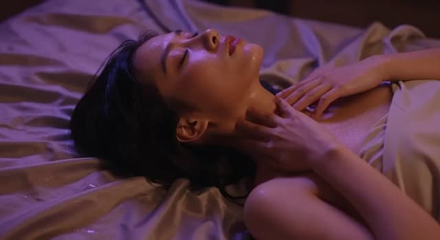 Chạm Ý Thức: Bí Quyết Tự Yêu Bản Thân Qua Tantra Rạng Rỡ